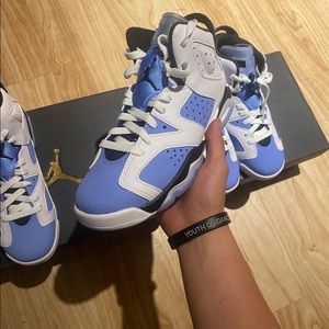 Jordan 6 UNC size 5.5Y and 4Y only grade school
